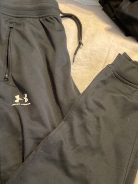 Under Armour Medium Black Joggers